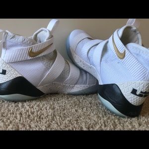 Lebron Solder 11  White  Gold swoosh